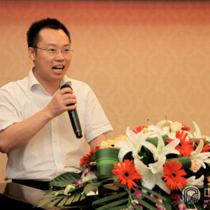 开幕式上，四川音乐学院副院长孙洪斌教授上台致辞。他表示：此次赛事为普及古筝传统流派及民间风格音乐在社会大众的认知度，提供了非常重要的交流和学习的平台，也将为古筝传统流派及民间风格音乐选拔出优秀演奏人才，特别衷心感谢所有专家领导及各界朋友的支持，预祝本次赛事圆满成功。