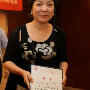 张珊（中央民族大学音乐学院民乐系主任，教授、硕士生导师，中国民族管弦协会古筝专业委员会副秘书长）。