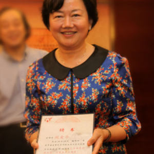 阎爱华（南京艺术学院音乐学院民乐系主任，教授、硕士生导师，中国民族管弦协会古筝专业委员会副会长）。