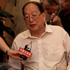 中国古筝网主持人王颖现场采访焦金海（著名古筝艺术家，厦门大学教授、硕士生导师，中国音乐家协会古筝学会副会长）。 