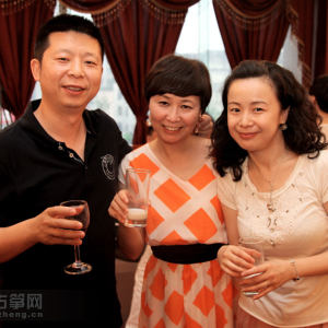 晚宴中，张彤（哈尔滨师范大学教授）、王小平（扬州大学艺术学院副教授）、陆晶（四川音乐学院2007级艺术硕士研究生，民乐系古筝专业讲师，青年古筝演奏家）合影留念。