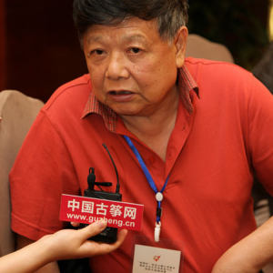 中国古筝网主持人王颖现场采访饶宁新（著名古筝艺术家，星海音乐学院硕士研究生导师、中国音乐家协会古筝学会副会长）。