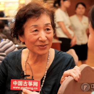 中国古筝网主持人王颖现场采访曲云（著名古筝艺术家，陕西师范大学教授、硕士生导师，陕西秦筝学会副会长）。