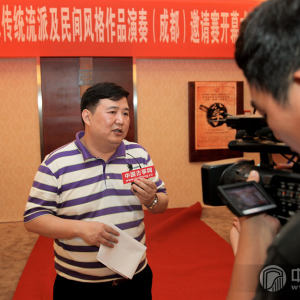 中国古筝网主持人王颖现场采访江澹曦（四川音乐学院民乐系教授、硕士研究生导师，中国民族管弦协会古筝专业委员会副秘书长）。