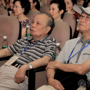 到场嘉宾。（图左：星海音乐学院教授、硕士研究生导师陈安华、图右：闽筝传承人、闽筝传承研究会会长陈茂锦）