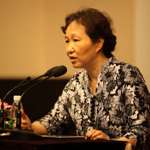 李萌教授认为，应该让传统融入现代社会生活，并且多元化的发展，用历史发展的眼光看待传统，因为传统也是在变化的；她建议在教学当中可以多鼓励学生发散思维来演奏传统筝乐的不同版本，多听好的音乐，有耐心地去聆听传统和老艺术家对传统文化和传统艺术的感悟，只有用心去领悟才可以掌握传统筝乐。