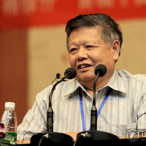 饶宁新老师讲到唱谱，如右手音色的强弱虚实，左手的揉、吟、滑、按等技法都要在唱谱中体现；多听古筝之外的音乐艺术。如戏曲等。