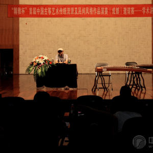 陈茂锦老师提出为什么现在演奏传统筝乐的都缺失了个人的风格？显然，这与教学方法有关。传统的教学方法就是“口传心授”，虽然没有标准但对于培养学生的个人演奏风格很有帮助，不能一味地只按照谱面演奏  ，这样的筝乐没有灵魂。