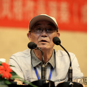 陈茂锦老师演讲时的风采。