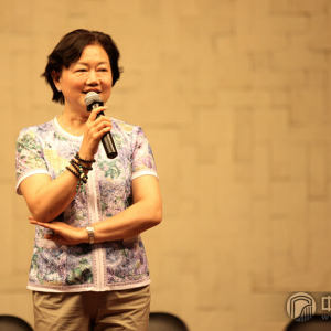 阎爱华老师（南京艺术学院教授）发言。