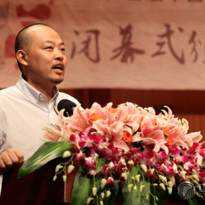 林加平先生（大赛承办方中国古筝网代表、中国古筝网董事长）上台发言。
