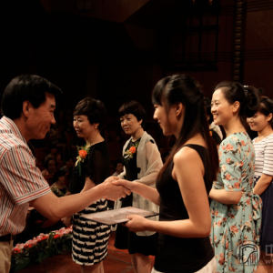 翰雅杯”首届古筝邀请赛单项演奏奖颁奖现场。