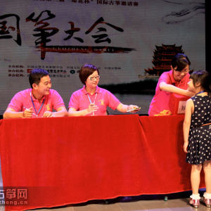 开幕式后进行了比赛的抽签环节。