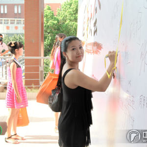 8月10日上午8点，首届国筝大会暨第二届“琼花杯”国际古筝邀请赛赛正式开始。