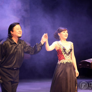 音乐会上，金色男高音张美林动听的歌唱与灵魂筝者任洁演奏演绎了《女人花》、《墨语》、《将军令》。