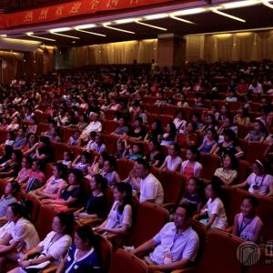 8月12日19时30分，在武汉湖北剧院隆重迎来了闭幕式及颁奖音乐会，为期三天的首届国筝大会也落下了帷幕。