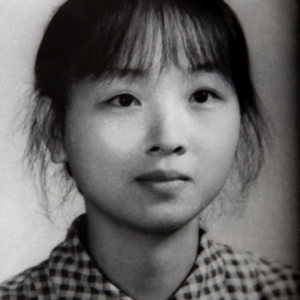 沙里晶，出生于20世纪50年代末期。自幼学习民族器乐琵琶和古筝。（图为沙里晶在中学时期拍的照片）