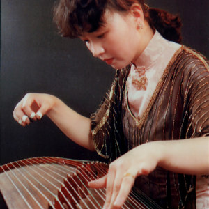 沙里晶在四川音乐学院上学期间演出时的照片。