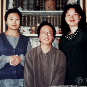 沙里晶先后师从温福泽、邱大成、周延甲、何宝泉、王昌元、李柯、曹承筠（竖琴）等名家。（图为95年左右沙里晶去北京看望邱大成老师，左邱霁）