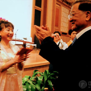 2007年，连战到深圳访问时，沙里晶参加演出。