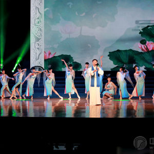 扬州清曲《板桥道情》    表演：李政成    伴舞：扬州文化艺术学校
