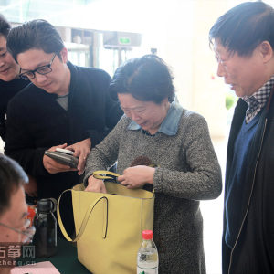 各地名家、老师、筝友云集筝乡（中间吴青老师、右一娄方老师）