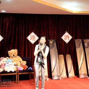 迎宾酒会上学员表演