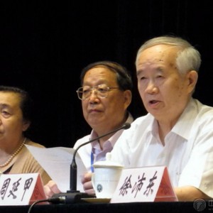 中国音协古筝学会顾问周延甲先生代表老艺术家发言。