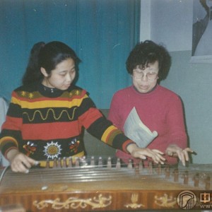 上世纪90年代后期，在郑州与学生冯彬彬上课