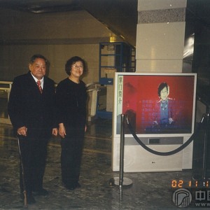 2002年11月，曹桂芬在杭州参加古筝流派掌门人音乐会期间，与山东筝派掌门人高自成合影