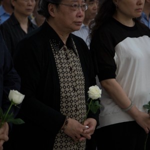 6W8A9620何宝泉教授之妻、上海音乐学院古筝专业硕士生导师孙文妍教授（左一）；何宝泉教授之妻、古筝演奏家何晓彤