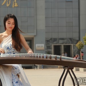 网络古筝红人——玉面小嫣然