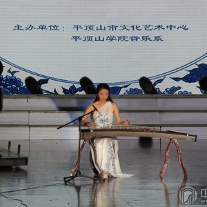 网络古筝红人——玉面小嫣然