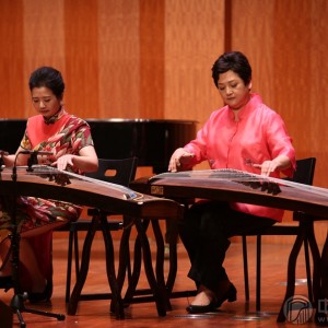 乐曲《崖山哀》曲调悲愤壮烈，由居文郁、王蔚、潘文和王俊侃几位老师合作演绎，全曲4、7两音运用较多，并用压揉、滑音等技法演奏，表达的可歌可泣的不屈精神和沉痛悲愤的情怀。