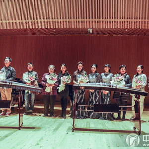 17演出结束后，众人合影留念