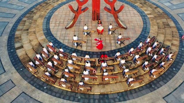 【活动】|“承国乐之道 传古筝之美” 湖南永州开展户外古筝演奏活动