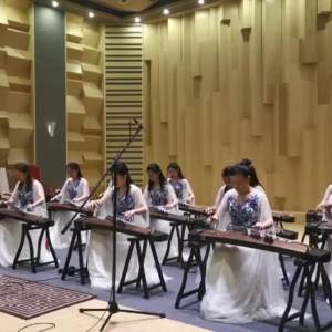 《蕉窗夜雨》演奏：梅州市风华教师筝团