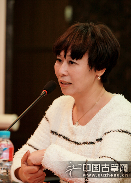 著名古筝基础教育专家,"1 1"古筝教学法创始人——王小平老师在讲座上